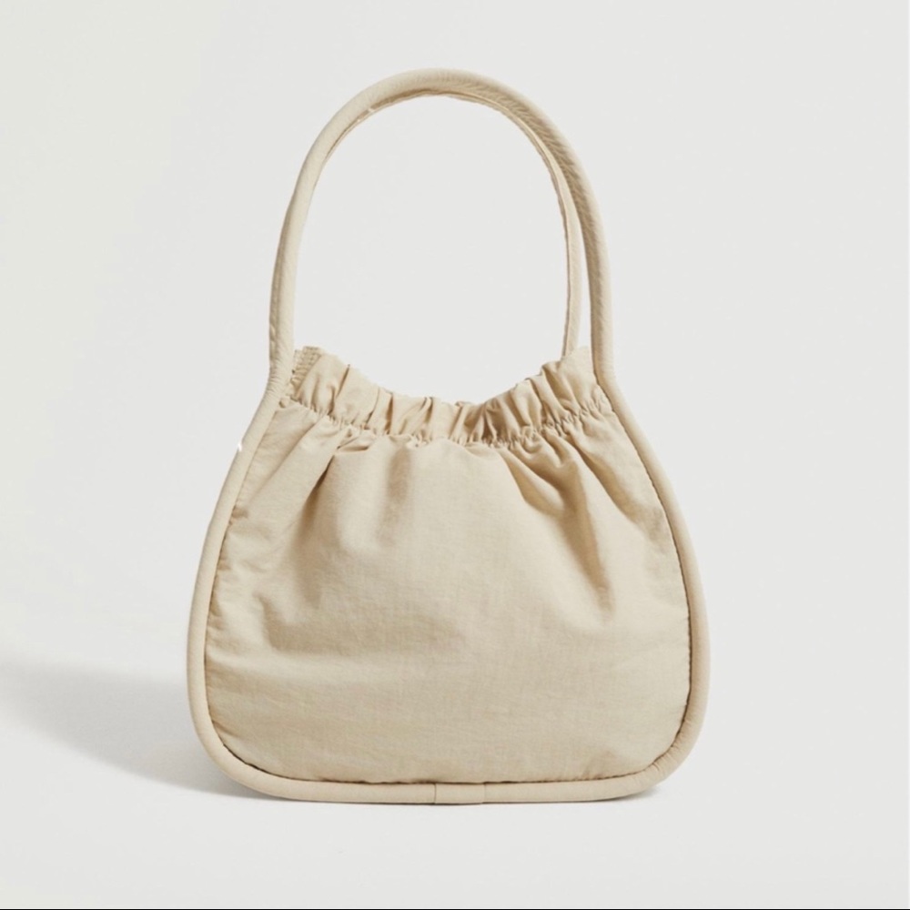 Mango Ruched bucket bag - off white